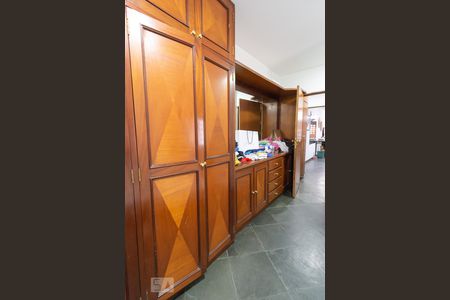 Casa à venda com 380m², 2 quartos e sem vaga Casa à venda com 380m², 2 quartos e sem vagaSuíte Inferior