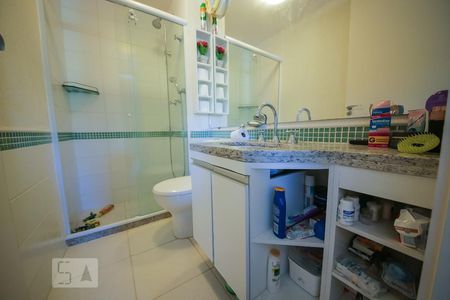 Banheiro  de apartamento à venda com 2 quartos, 60m² em Maceió, Niterói