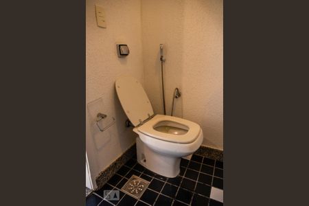 Banheiro de apartamento para alugar com 2 quartos, 70m² em Copacabana, Rio de Janeiro