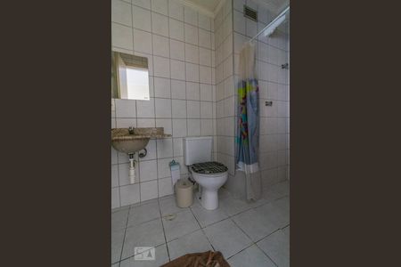 Banheiro de kitnet/studio para alugar com 1 quarto, 70m² em Rudge Ramos, São Bernardo do Campo