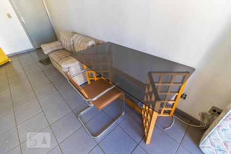Mesa de kitnet/studio para alugar com 1 quarto, 45m² em Centro, Campinas