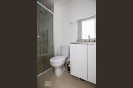 Banheiro social de apartamento para alugar com 1 quarto, 30m² em Sumarezinho, São Paulo