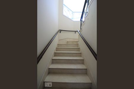 Apartamento à venda com 550m², 4 quartos e 6 vagasEscadas