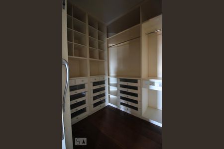 Apartamento à venda com 550m², 4 quartos e 6 vagasCloset