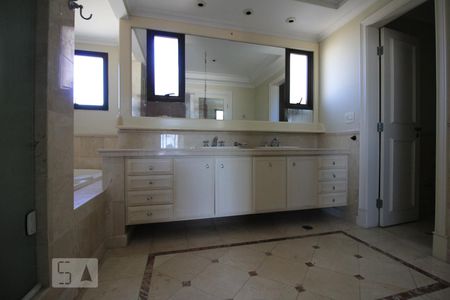 Apartamento à venda com 550m², 4 quartos e 6 vagasBanheiro da suíte 4