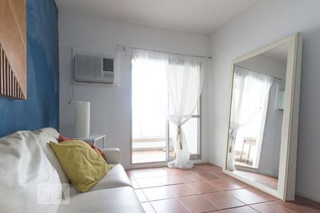 Sala de apartamento para alugar com 1 quarto, 75m² em Barra da Tijuca, Rio de Janeiro