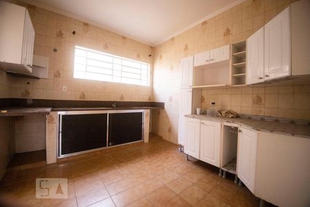 Casa à venda com 170m², 3 quartos e 2 vagascozinha