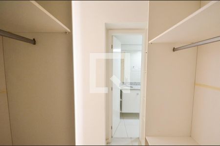 Apartamento à venda com 83m², 2 quartos e 1 vaga Apartamento à venda com 83m², 2 quartos e 1 vagaCloset da suíte