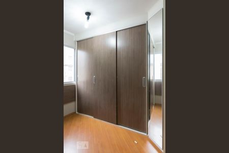 Apartamento para alugar com 47m², 2 quartos e 1 vagaQuarto 2 (Armários)