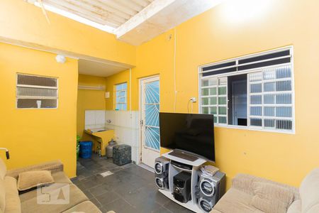 Casa à venda com 155m², 4 quartos e 2 vagasSala