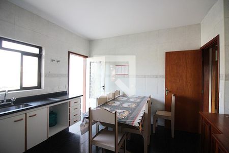 Casa para alugar com 250m², 4 quartos e 2 vagasCozinha