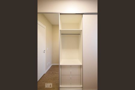 Apartamento para alugar com 55m², 2 quartos e 1 vaga Apartamento para alugar com 55m², 2 quartos e 1 vagaArmário do Quarto 1