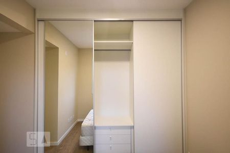 Apartamento para alugar com 55m², 2 quartos e 1 vaga Apartamento para alugar com 55m², 2 quartos e 1 vagaArmário do Quarto 2
