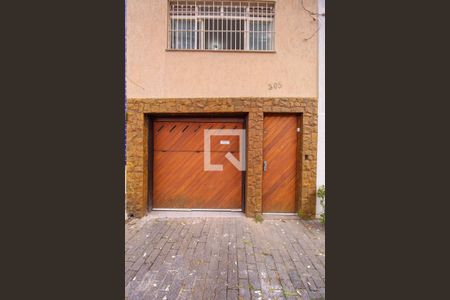 Casa para alugar com 100m², 2 quartos e 2 vagasFachada