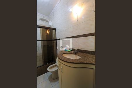 Casa para alugar com 100m², 2 quartos e 2 vagasBanheiro