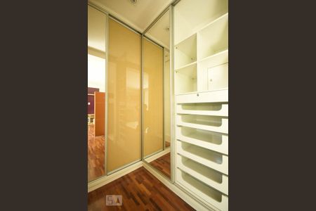 Apartamento para alugar com 84m², 1 quarto e 2 vagas Apartamento para alugar com 84m², 1 quarto e 2 vagasArmário da Suíte