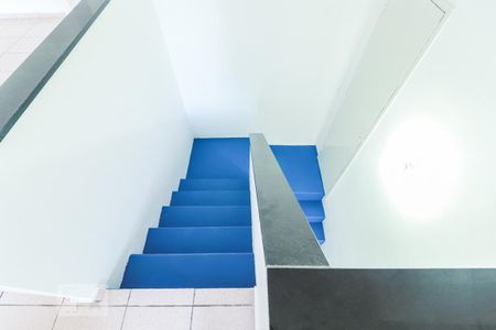 Apartamento à venda com 56m², 2 quartos e 1 vaga Apartamento à venda com 56m², 2 quartos e 1 vagaEscada do Hall de Entrada