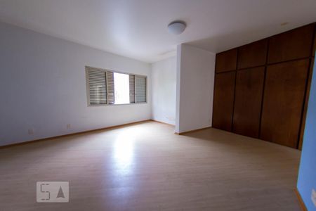 Suite 1 de casa para alugar com 4 quartos, 305m² em Sumaré, São Paulo