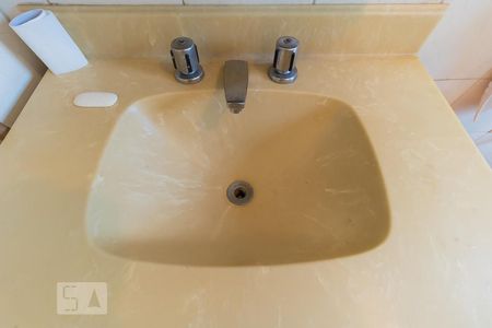 Detalhe banheiro de casa à venda com 5 quartos, 440m² em Vila Carmosina, São Paulo