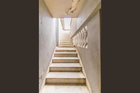 Casa à venda com 440m², 5 quartos e 8 vagasEscada