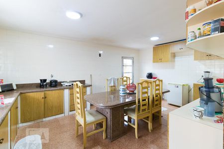 Casa à venda com 440m², 5 quartos e 8 vagasCozinha