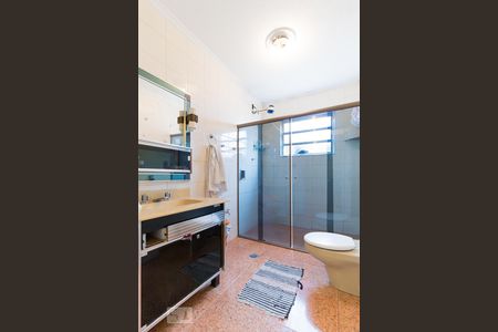 Banheiro de casa à venda com 5 quartos, 440m² em Vila Carmosina, São Paulo