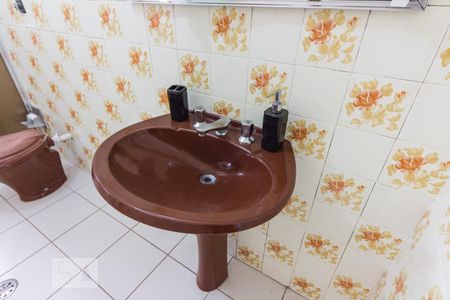 Banheiro Social de casa à venda com 4 quartos, 197m² em Vila Carbone, São Paulo