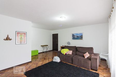 Sala de casa à venda com 4 quartos, 197m² em Vila Carbone, São Paulo