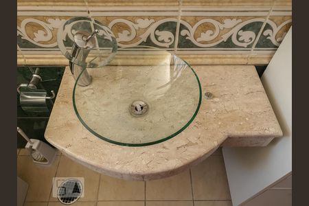 Apartamento para alugar com 160m², 3 quartos e 2 vagas Apartamento para alugar com 160m², 3 quartos e 2 vagasDetalhe do banheiro