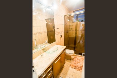 Banheiro de apartamento à venda com 3 quartos, 86m² em São João, Porto Alegre