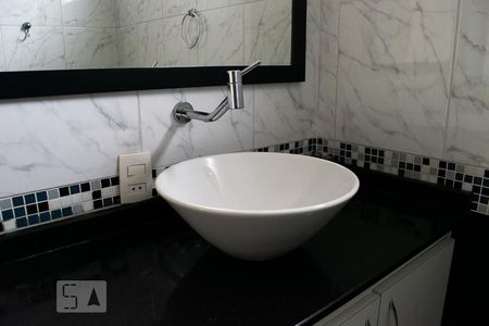 Apartamento para alugar com 63m², 2 quartos e 1 vagaBANHEIRO