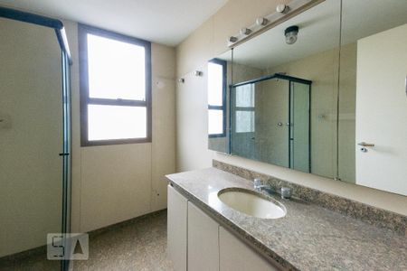 Apartamento à venda com 332m², 5 quartos e 3 vagas Apartamento à venda com 332m², 5 quartos e 3 vagasBanheiro 1