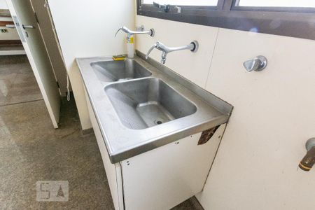 Apartamento à venda com 332m², 5 quartos e 3 vagas Apartamento à venda com 332m², 5 quartos e 3 vagasÁrea de Serviço