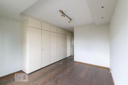 Apartamento à venda com 332m², 5 quartos e 3 vagas Apartamento à venda com 332m², 5 quartos e 3 vagasSuíte