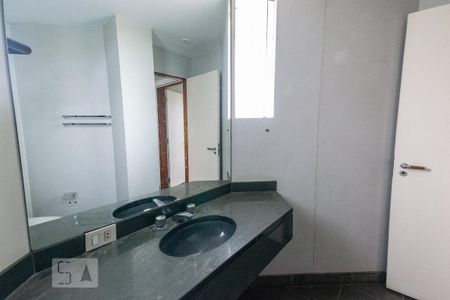 Apartamento à venda com 332m², 5 quartos e 3 vagas Apartamento à venda com 332m², 5 quartos e 3 vagasBanheiro 2