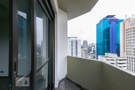 Apartamento à venda com 332m², 5 quartos e 3 vagas Apartamento à venda com 332m², 5 quartos e 3 vagasVaranda
