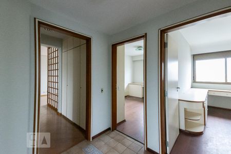 Apartamento à venda com 332m², 5 quartos e 3 vagas Apartamento à venda com 332m², 5 quartos e 3 vagasCorredor