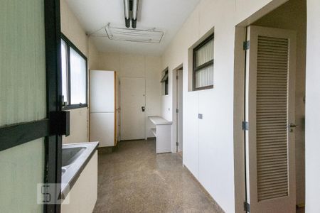 Apartamento à venda com 332m², 5 quartos e 3 vagas Apartamento à venda com 332m², 5 quartos e 3 vagasÁrea de Serviço