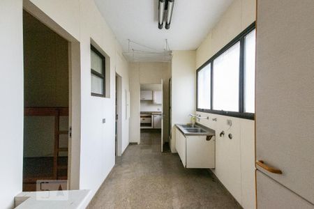 Apartamento à venda com 332m², 5 quartos e 3 vagas Apartamento à venda com 332m², 5 quartos e 3 vagasÁrea de Serviço