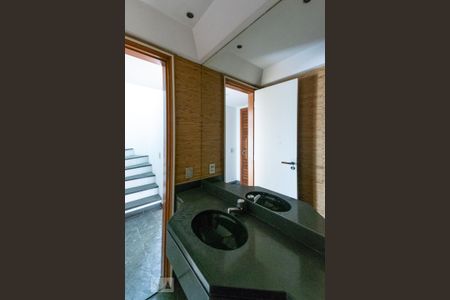 Apartamento à venda com 332m², 5 quartos e 3 vagas Apartamento à venda com 332m², 5 quartos e 3 vagasBanheiro 3