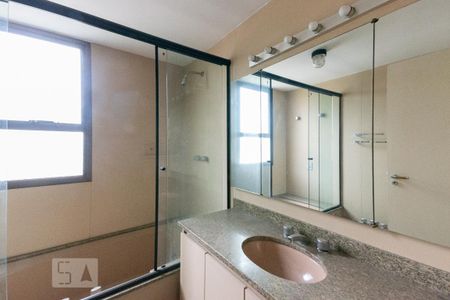 Apartamento à venda com 332m², 5 quartos e 3 vagas Apartamento à venda com 332m², 5 quartos e 3 vagasBanheiro da Suíte