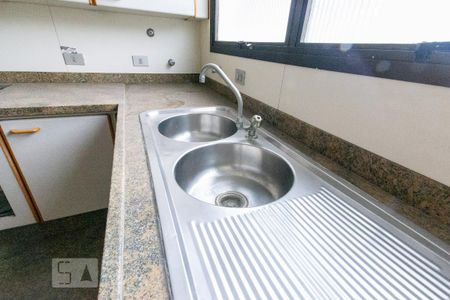 Apartamento à venda com 332m², 5 quartos e 3 vagas Apartamento à venda com 332m², 5 quartos e 3 vagasCozinha 1 - Torneira