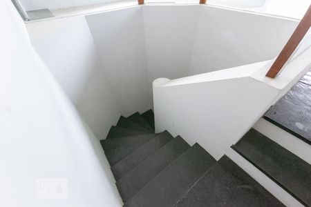 Apartamento à venda com 332m², 5 quartos e 3 vagas Apartamento à venda com 332m², 5 quartos e 3 vagasEscada
