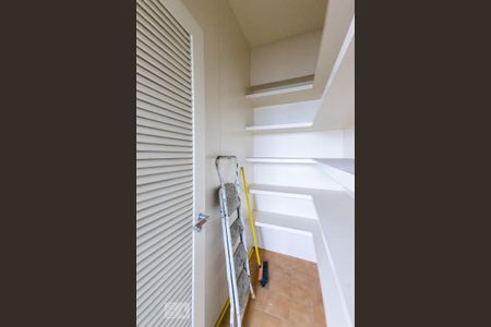 Apartamento à venda com 332m², 5 quartos e 3 vagas Apartamento à venda com 332m², 5 quartos e 3 vagasDespensa