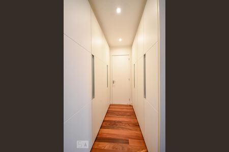 Apartamento à venda com 191m², 3 quartos e 3 vagasArmários da Suíte 1