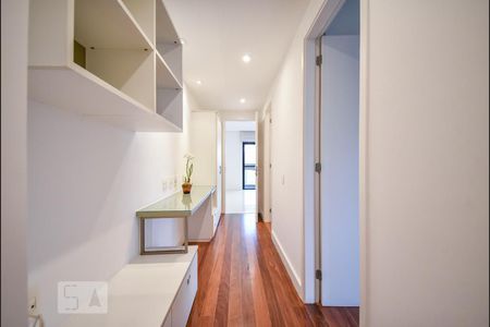 Apartamento à venda com 191m², 3 quartos e 3 vagasCorredor