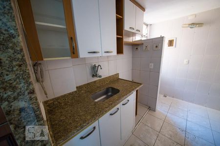 Cozinha de apartamento para alugar com 2 quartos, 65m² em Fátima, Niterói