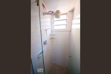 Banheiro de apartamento para alugar com 2 quartos, 65m² em Fátima, Niterói