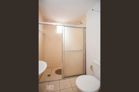 Banheiro  de apartamento para alugar com 1 quarto, 43m² em Jardim do Salso, Porto Alegre