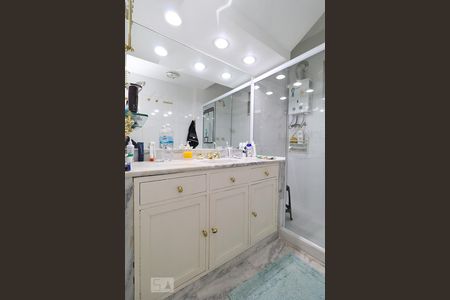 Apartamento à venda com 200m², 3 quartos e 1 vagaBanheiro Suite.